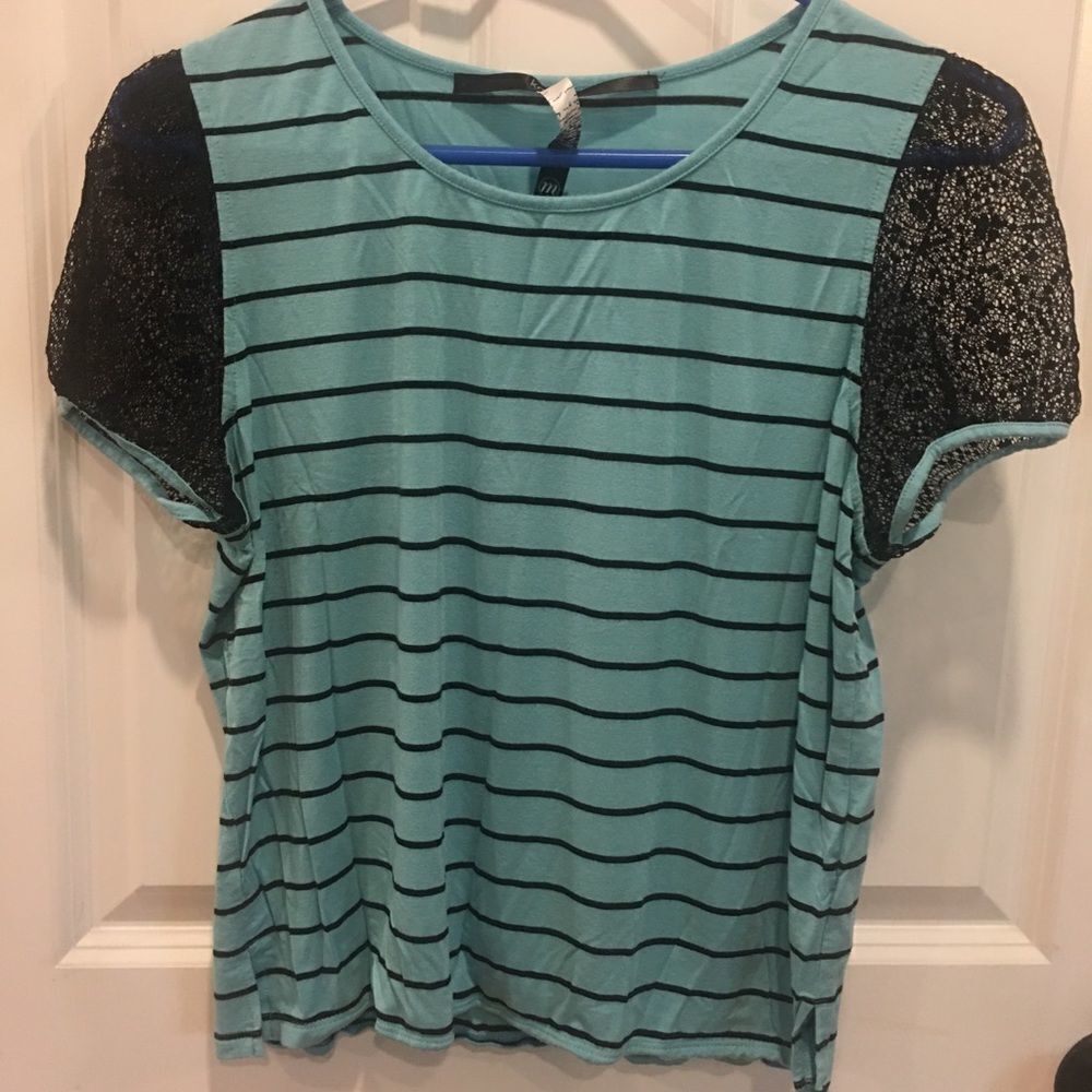 Kensie medium stretch striped blue short sleeve shirt lace sleeves